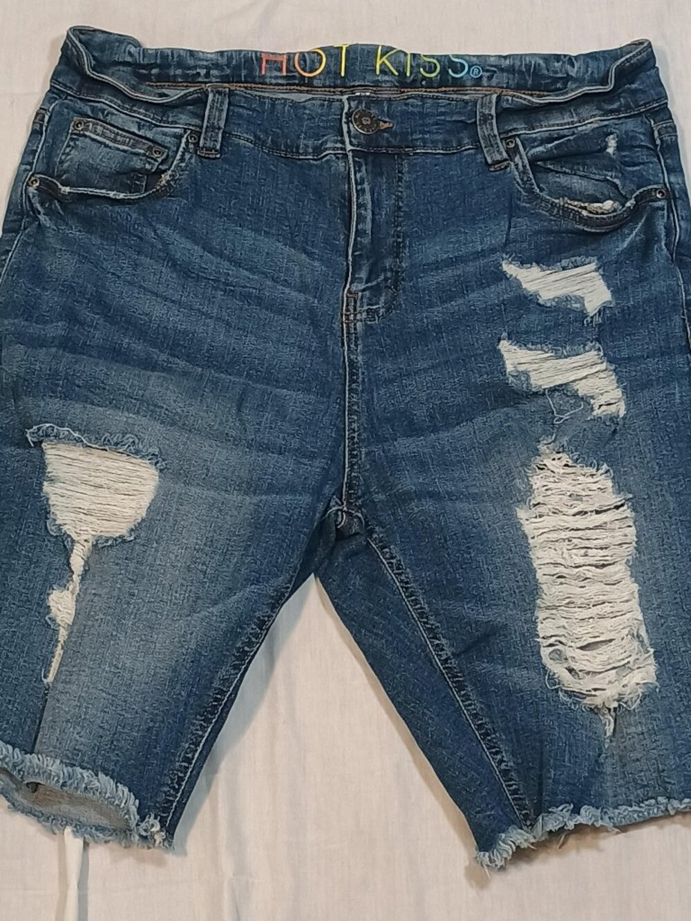 Hot Kiss/Jean Shorts/Womens 16/Medium Wash Distressed Bermuda Raw Hem Frayed Den